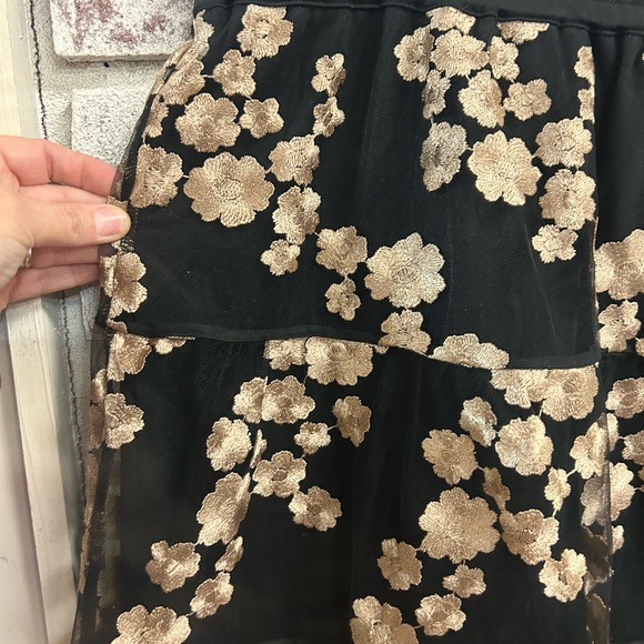 Linea Ladies size 1xp Embroidered Skirt Black Gold - Picture 2 of 9